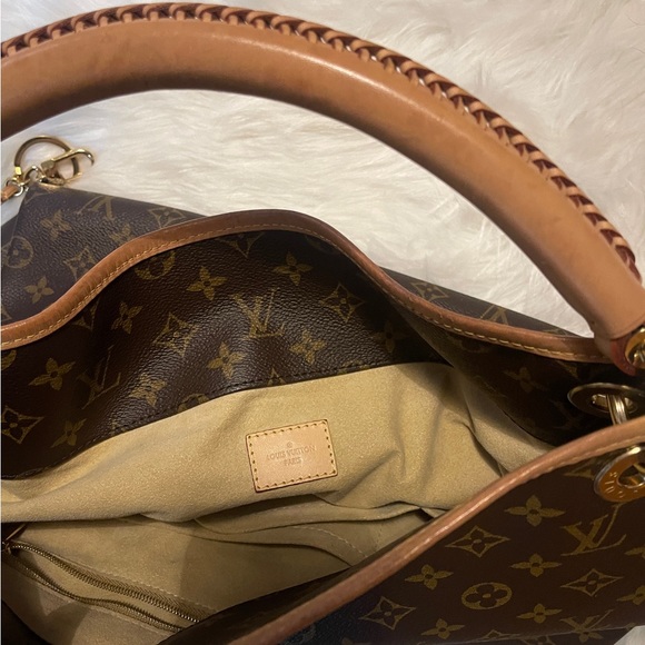 Woman’s Bag - Picture 4 of 15